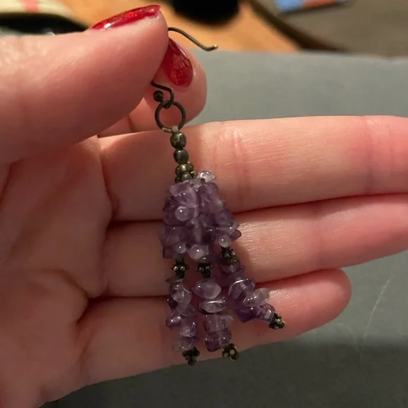 SOLD ❌ Purple beaded dangly earrings - Picture 4 of 6
